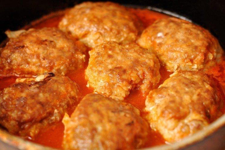 Rollos de col rellenos perezosos con calabacín