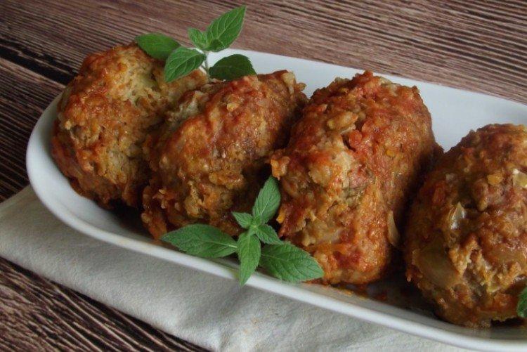 Rollos de col rellenos perezosos con champiñones