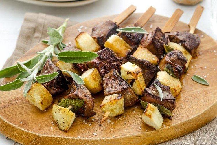 Putenleber-Spieße mit Apfel