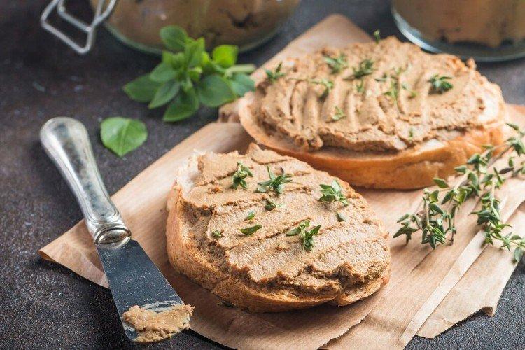 Leberpastete mit Käse