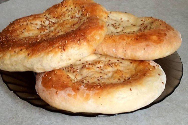 Usbekisches Fladenbrot mit Quark