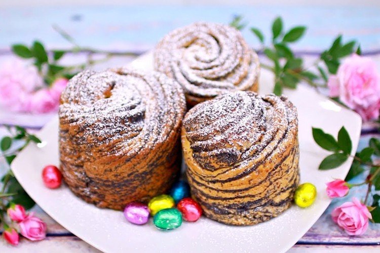 Easter Kulich with Poppy Seeds