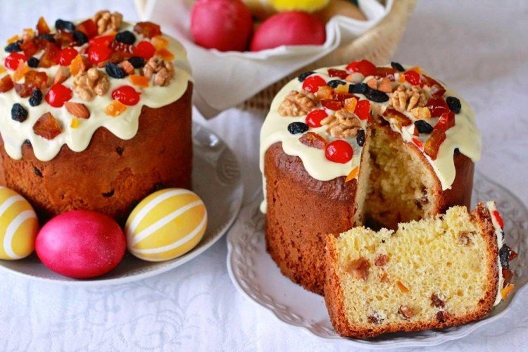 Easter Kulich with Nuts