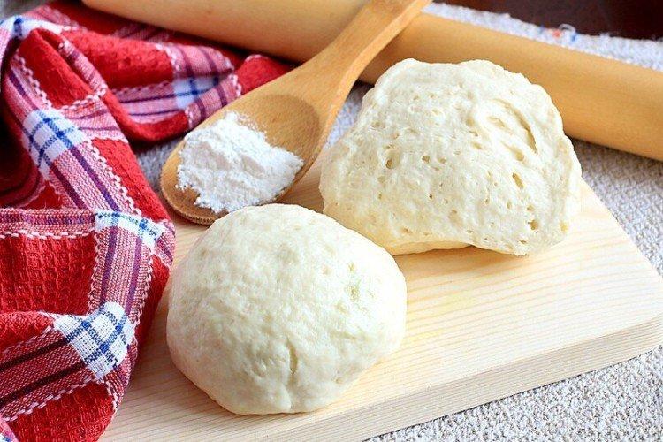 Masa de levadura para belyashi con agua