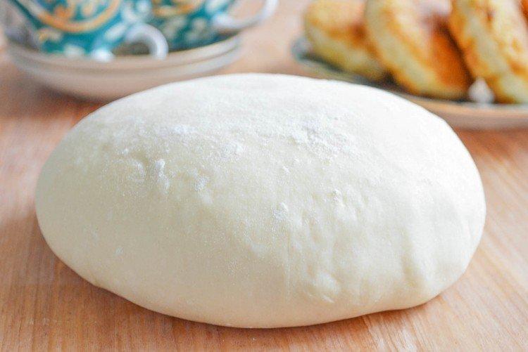 Masa de levadura para belyashi con manteca de cerdo