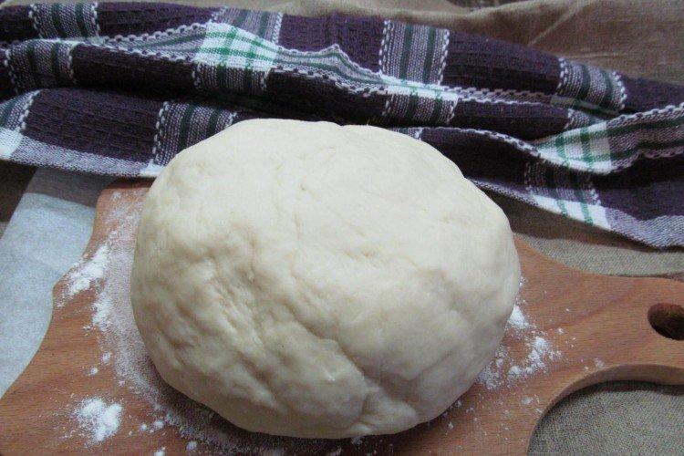 Masa de levadura para belyashi con crema agria