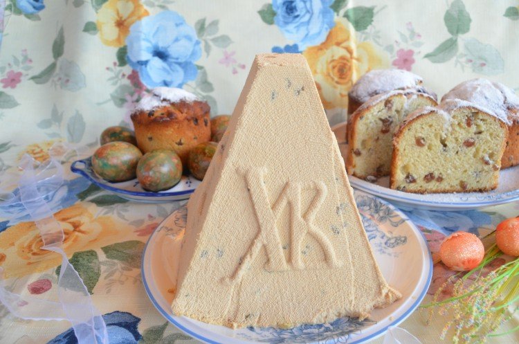Cottage Cheese Paskha with Condensed Milk