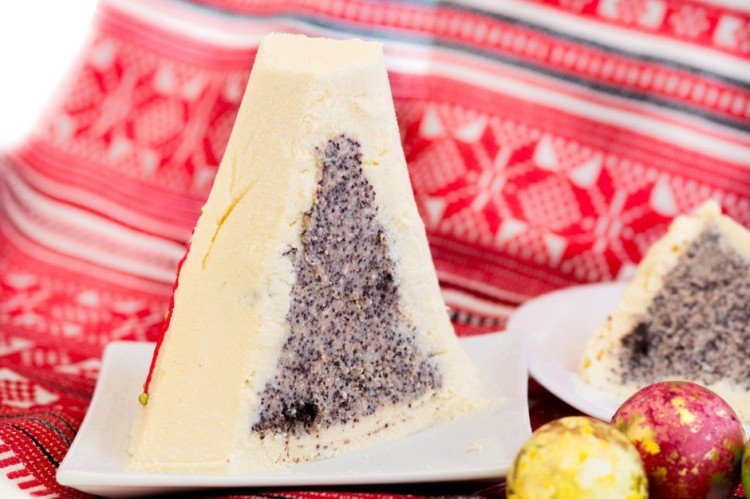 Cottage Cheese Paskha with Poppy Seeds