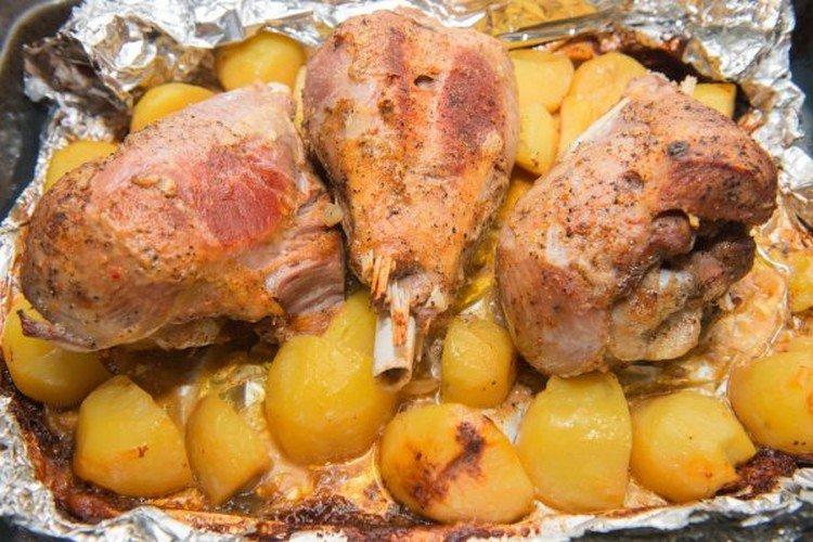 Turkey with Potatoes in Foil