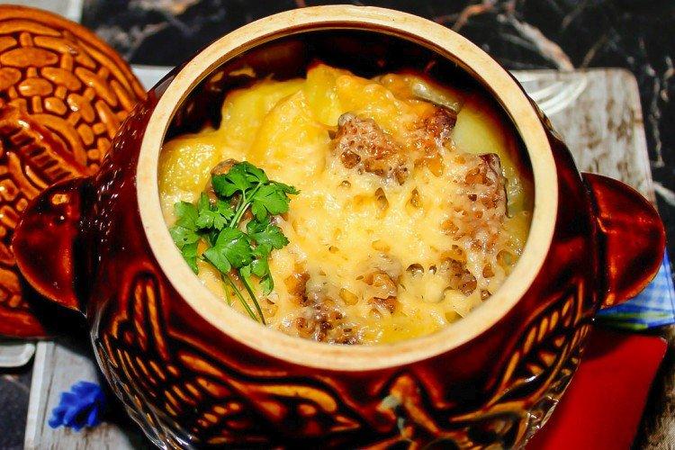 Turkey with Vegetables in Clay Pots