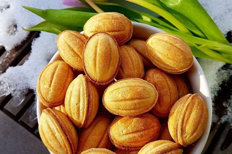 Nut-Shaped Cookies with Condensed Milk on Egg Yolks
