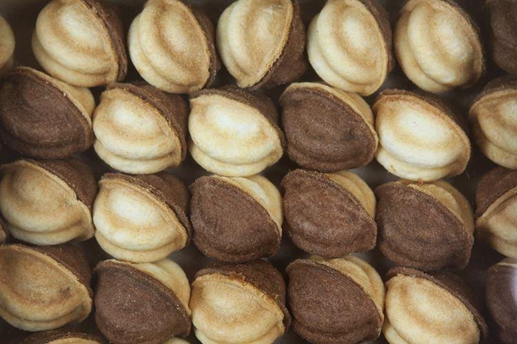 Chocolate Nut-Shaped Cookies with Condensed Milk