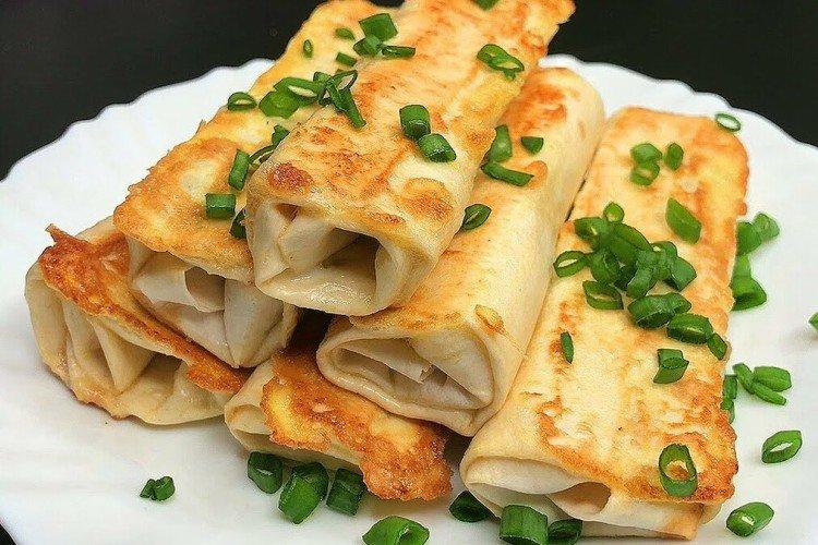 Würstchen mit Kohl in Lavash