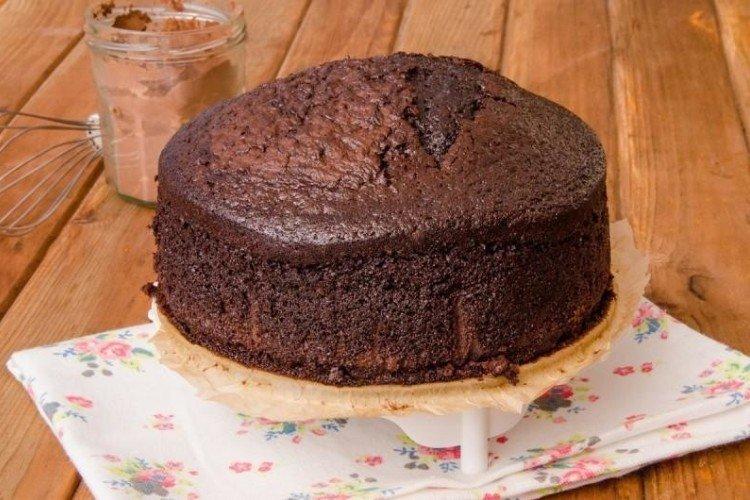 Chocolate Sponge Cake with Boiling Water
