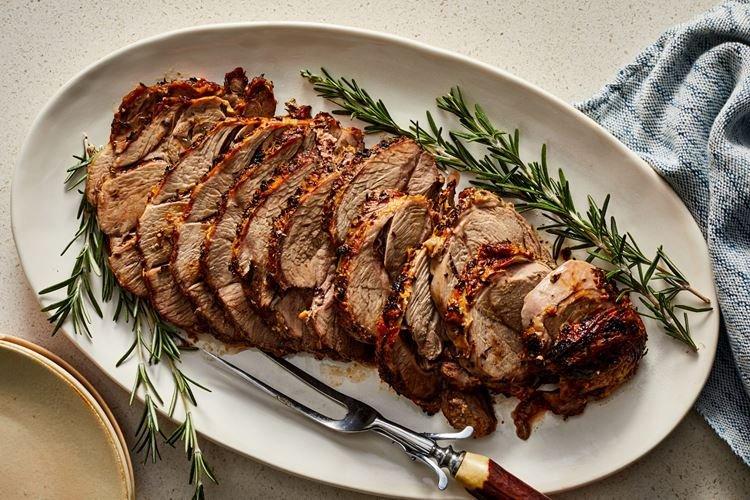 Schweinebraten mit Speck und Rosmarin