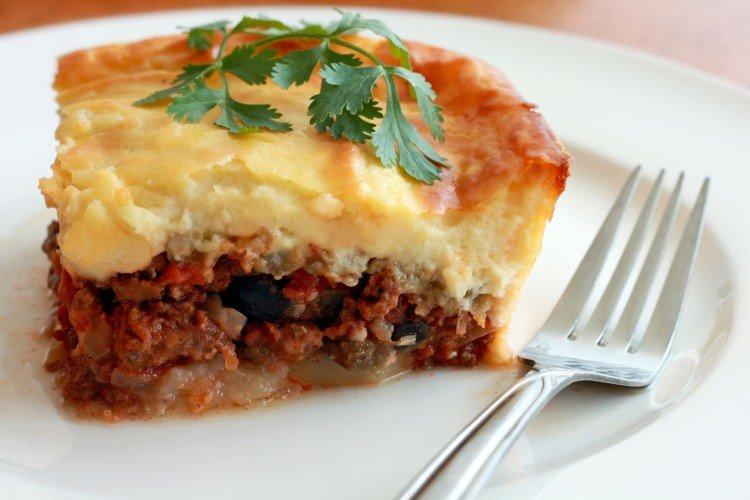 Pastel de patata con salsa de tomate