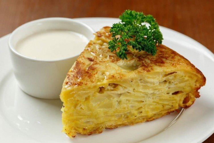 Pastel de patata con huevos y leche