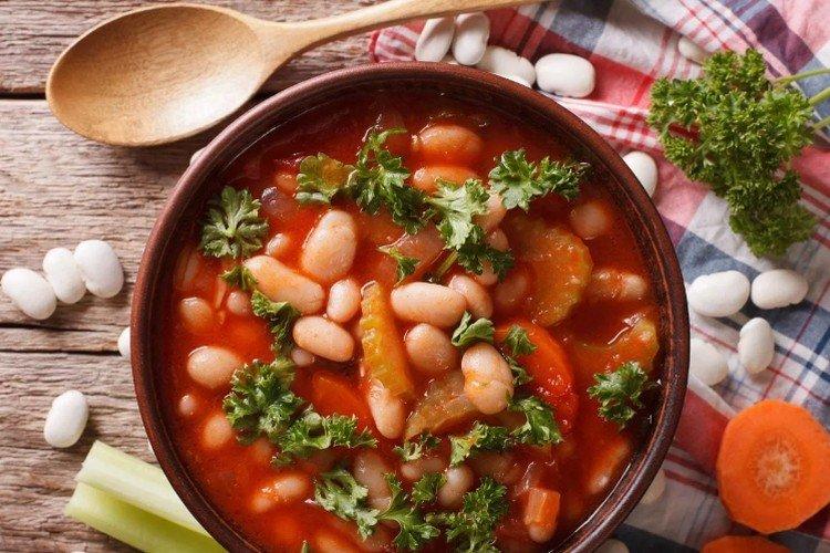 Sopa de ternera con judías