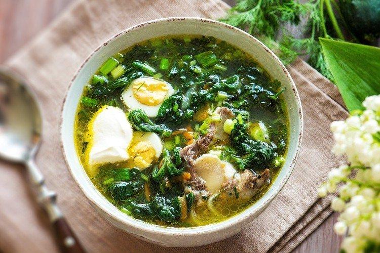 Sopa de ternera, espinacas y acedera