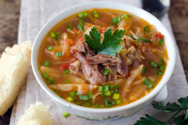 Sopa de ternera con col