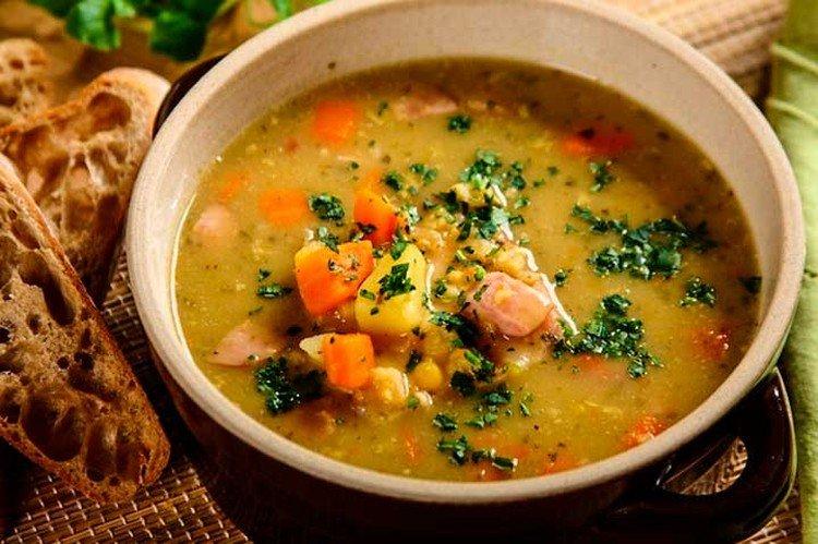 Sopa de ternera con tocino
