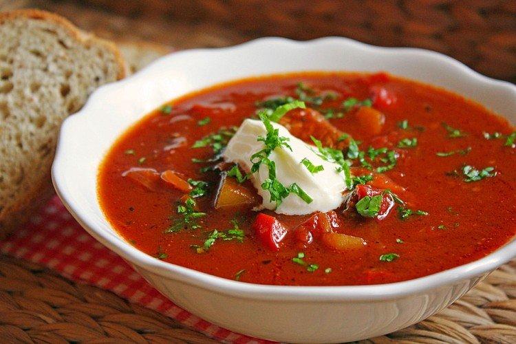 Sopa de ternera con tomates
