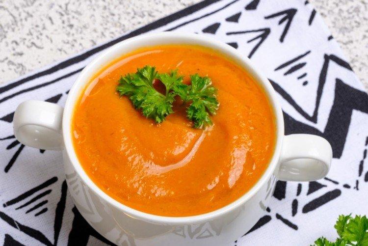 Kürbissuppe mit roten Linsen