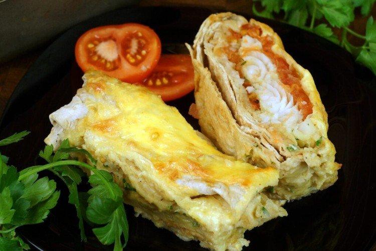 Pescado en lavash con tomates