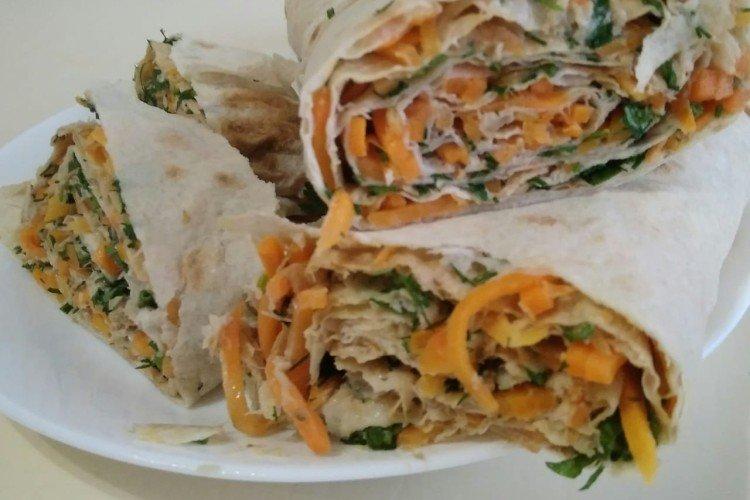 Pescado en lavash con zanahoria coreana
