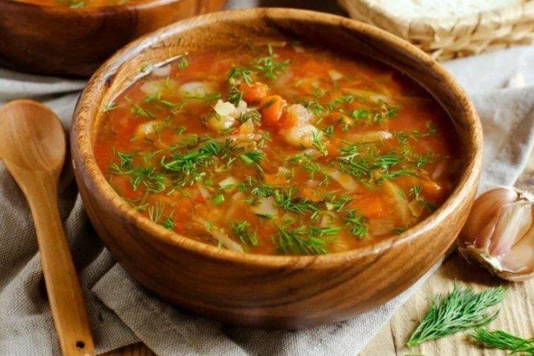 Sopa con cerdo y col
