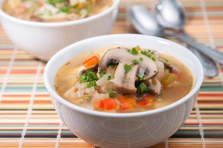 Sopa de champiñones con cerdo
