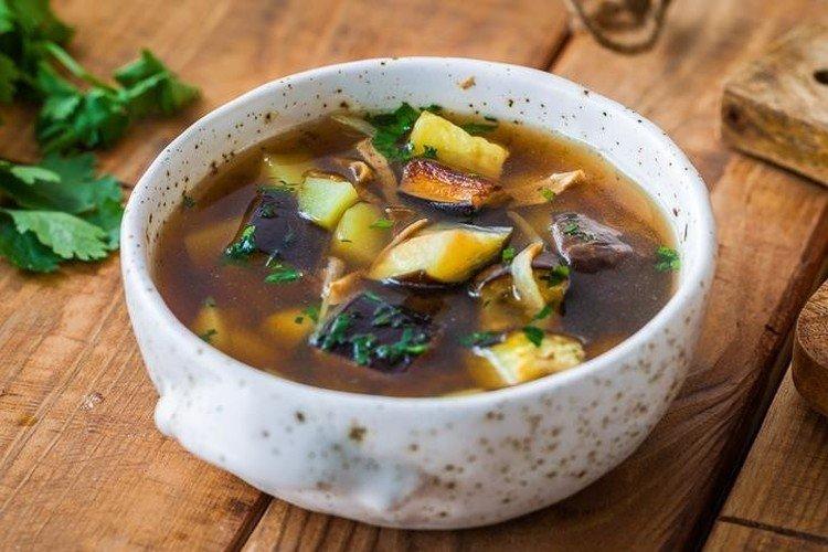 Sopa de cerdo con berenjenas