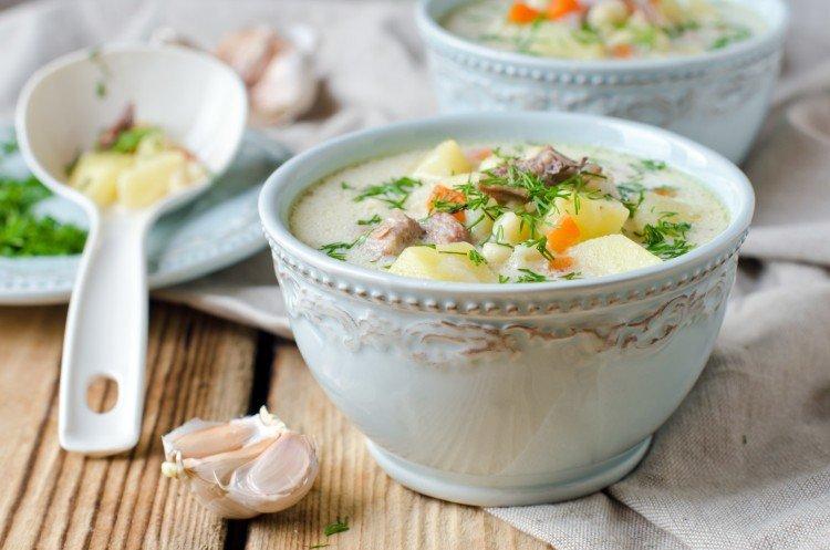 Sopa de queso con pavo