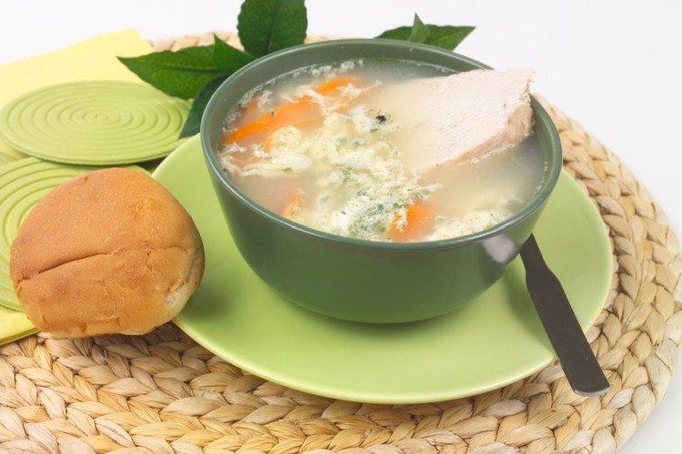Sopa de pavo con huevo