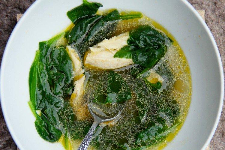 Sopa de pavo, espinacas y mungo