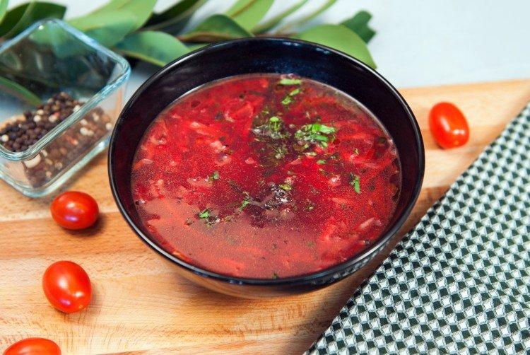 Sopa de remolacha con pavo