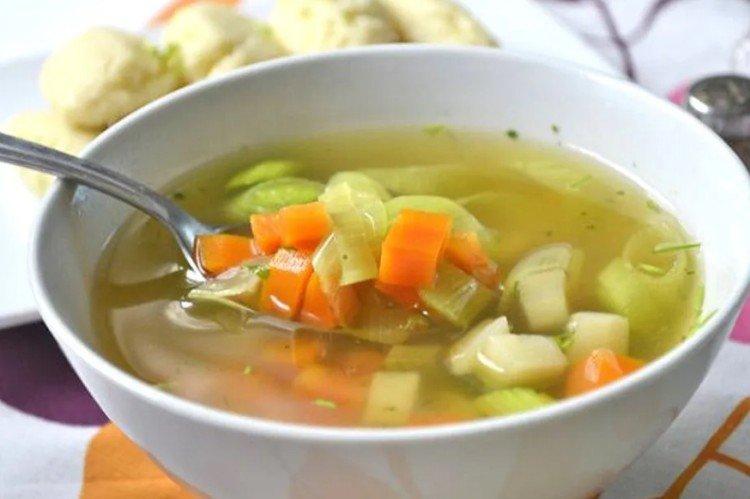 Sopa de pavo con calabacín