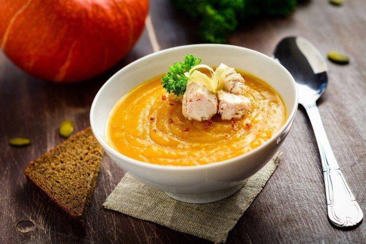 Sopa de calabaza con pavo