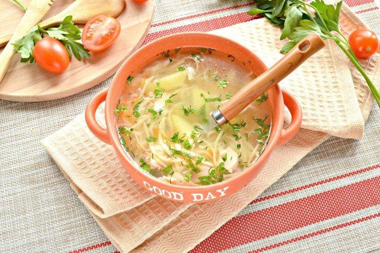 Sopa de pavo con fideos finos