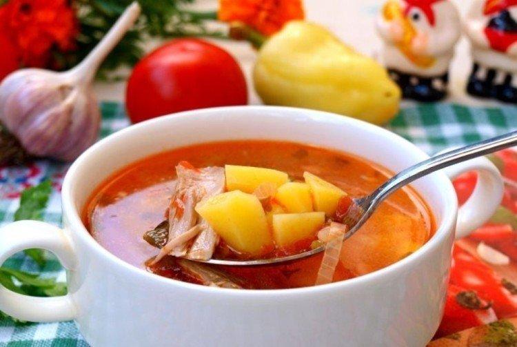 Sopa de pavo con verduras