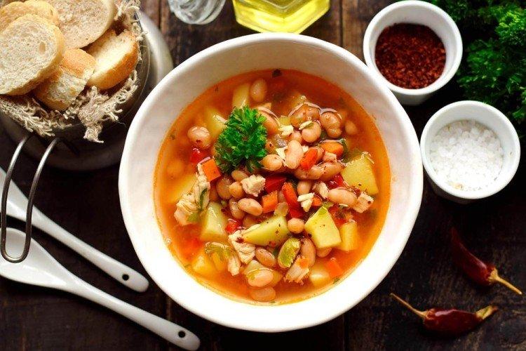 Sopa de judías con pavo