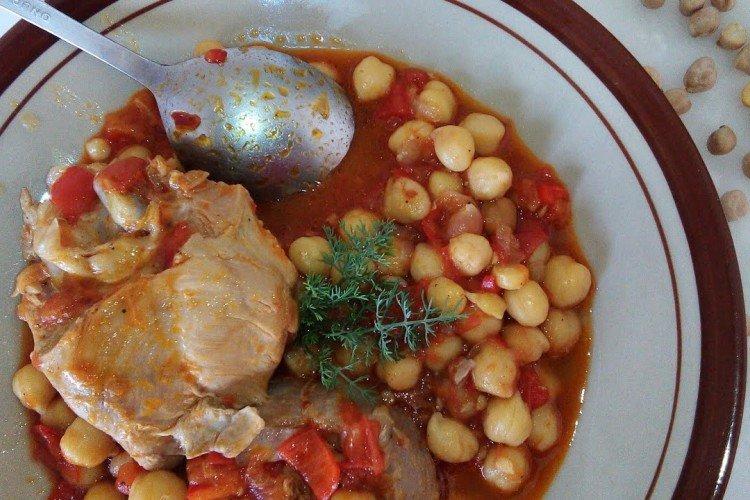 Sopa de pavo con garbanzos
