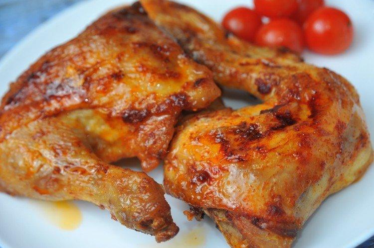 Hähnchenschenkel in Tomatensauce