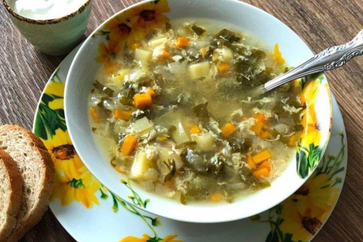 Sauerampfersuppe mit Buchweizen und Huhn