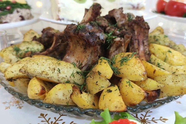 Pork Ribs with Potatoes and Herbs in the Oven