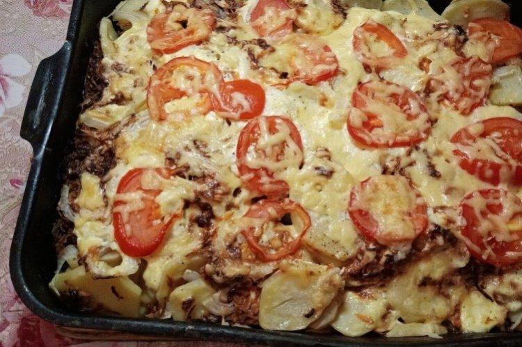 Pork Ribs with Potatoes under Cheese