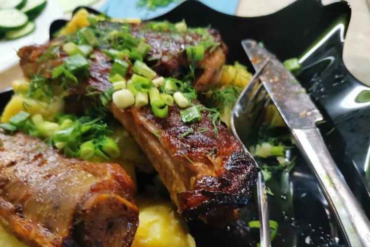 Pork Ribs with Potatoes in Honey Glaze