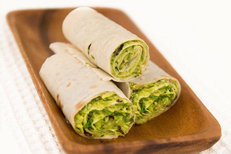 Lavash-Rolle mit Avocado