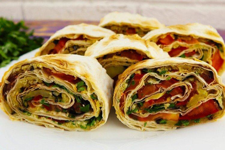 Lavash-Rolle mit Auberginen