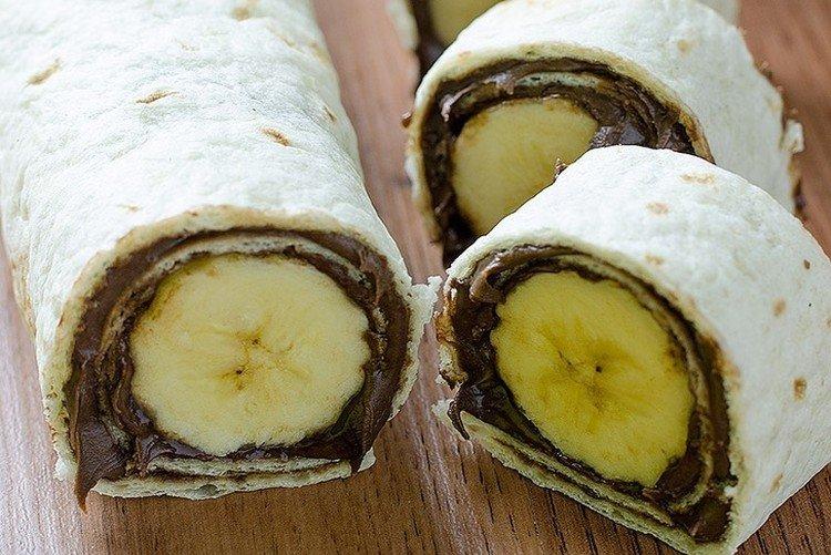 Lavash-Rolle mit Banane und Schokolade